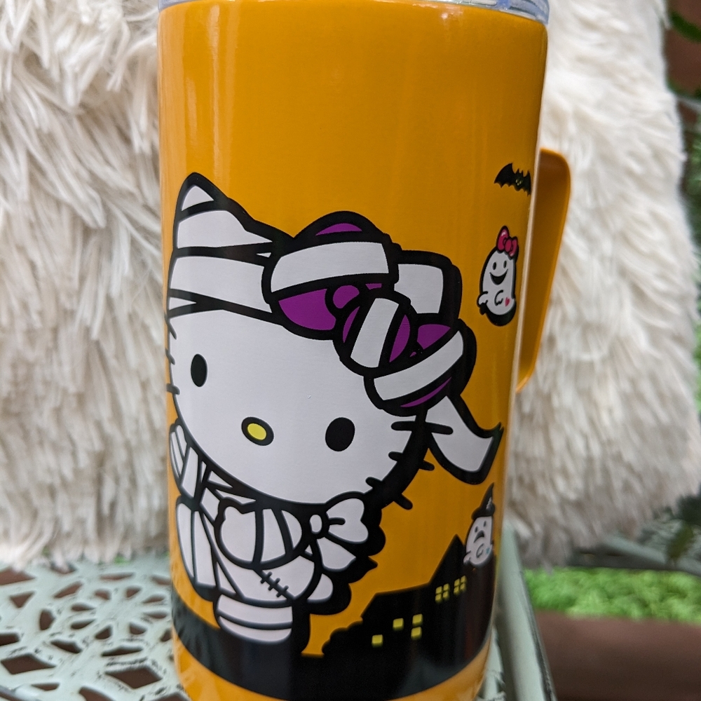 New 2023 Halloween Hello Kitty Tumbler w/Handle Yellow Mummy Ghosts Bats- Viral